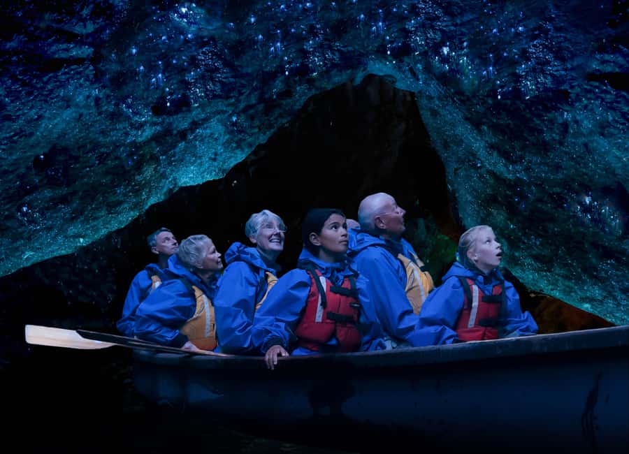 Rotorua: Evening Big Kanu Starlight Tour - Stories, myths, and the character of the lake