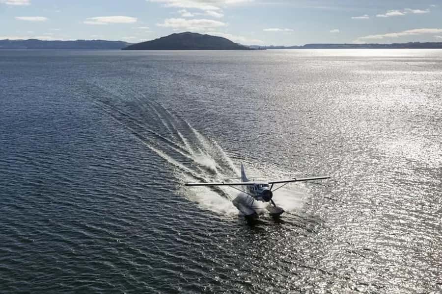 Rotorua: Floatplane Flight with Orakei Korako Landing - One hour walking through Orakei Korako