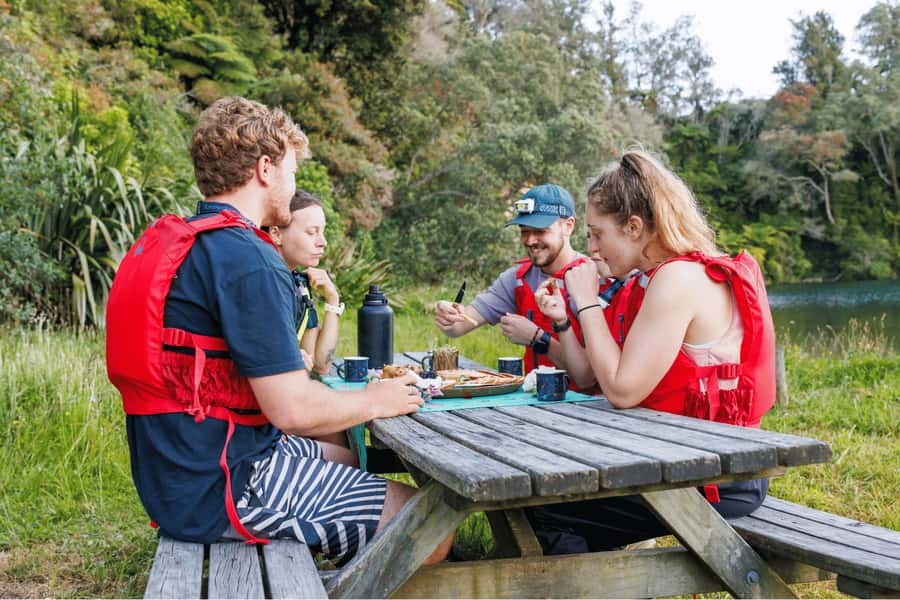 Rotorua: Glow Worm Adventure Kayak - What intermediate paddling means here