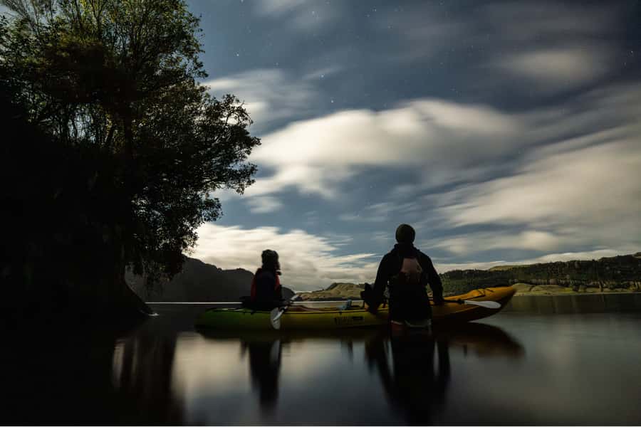 Rotorua: Glow Worm Kayak Tour - Paddling through the last light
