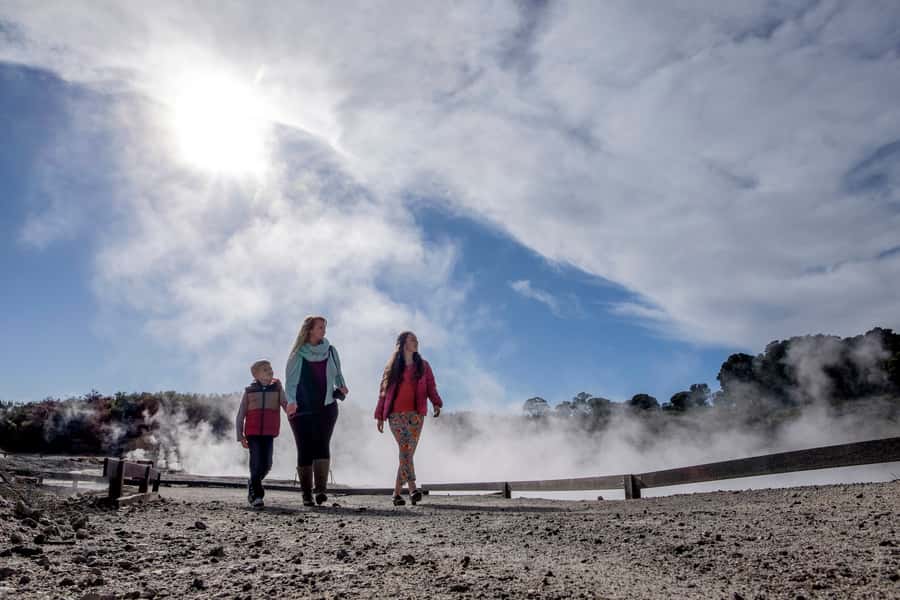 Rotorua: Hell's Gate Geothermal Walk - Choosing between the map and a guided walk