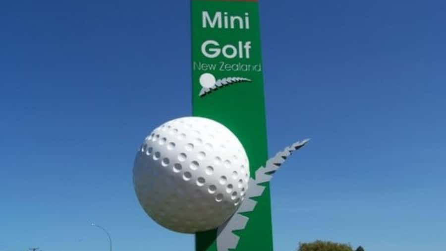 Rotorua: Mini Golf Experience - The animals are part of the appeal