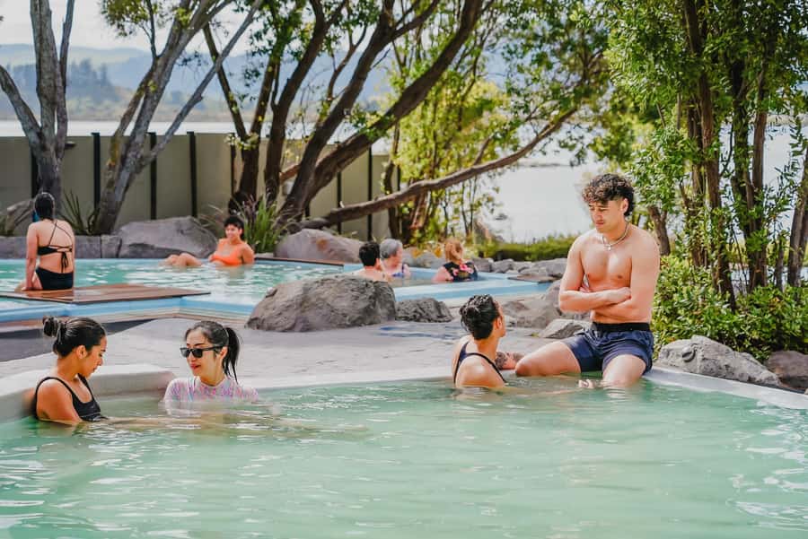 Rotorua: Polynesian Spa Pavilion Hot Pool Bathing (12+ yrs) - What your visit feels like from arrival to changing rooms