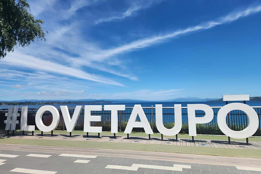 Rotorua & Taupo DayTour Waiotapu & Huka Falls from Auckland - What the small vehicle changes