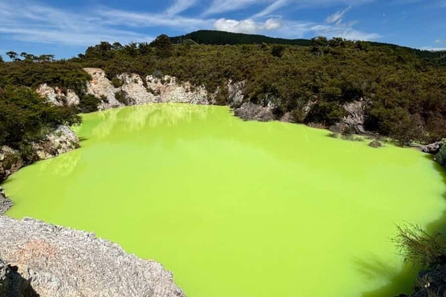 Rotorua & Taupo DayTour Waiotapu & Huka Falls from Auckland - Wai-O-Tapu gives the morning its color