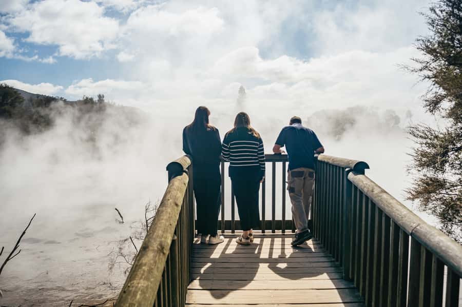 Rotorua: 'Thermal Path Tour' Geothermal half day Tour - The guide makes the small group worthwhile