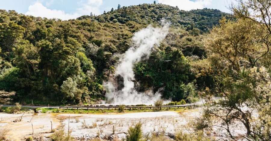 Rotorua: Waimangu Volcanic Valley Ticket & Self-Guided Walk - Starting with the valley’s geothermal sights