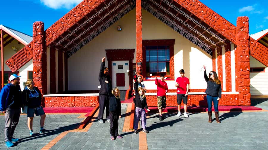 Rotorua: Whakarewarewa Village Guided Tour - Pōhutu geyser and the geothermal valley