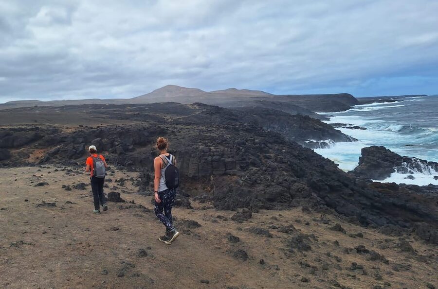 Route guided on the volcanic coast of Lanzarote. - What the walking is really like