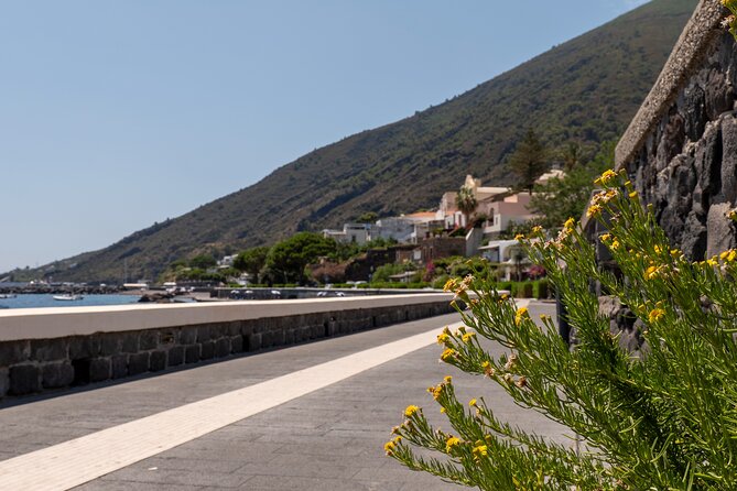 Salina Panarea Stromboli by night - Stromboli: black sand and an evening pause