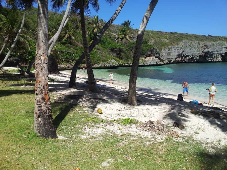 Samana: Fronton & Madame Beach tour Las Galeras - Leaving Las Galeras by boat
