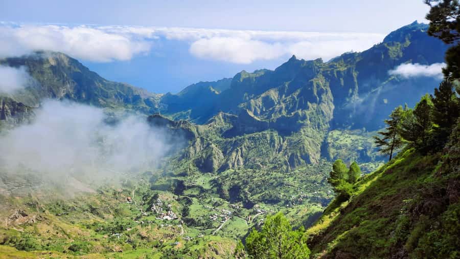 Santo Antão: Hiking Cova Volcano Crater to Ribeira Paúl - Seeing the working farms of the Green Valley