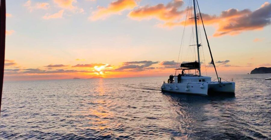 Santorini Caldera: Panorama Winter Cruise - From Thera to Vlychada