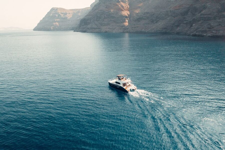 Santorini: Caldera Private Power Catamaran Cruise - Lunch with Greek mezedes and a BBQ
