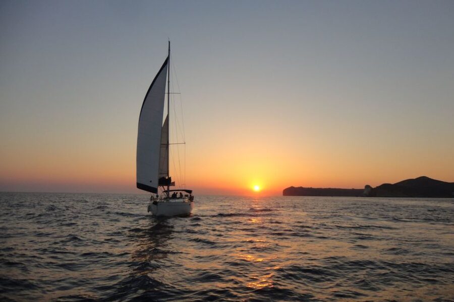 Santorini Caldera: Sunset Sailing Cruise with Meal - Why this five-hour sailing trip works