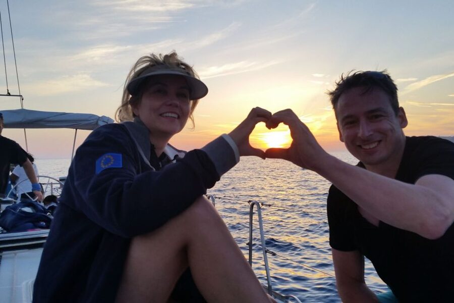 Santorini Caldera: Sunset Sailing Cruise with Meal - A seafood barbecue as the sun drops