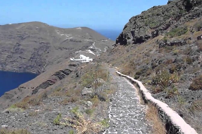 Santorini Caldera Walk Hiking Experience Fira-Oia - Firostefani and Imerovigli bring the classic views