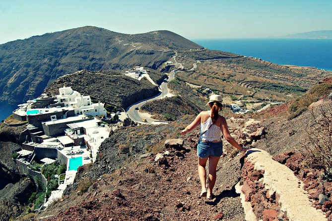 Santorini Caldera Walk Hiking Experience Fira-Oia - What the guides add to the day
