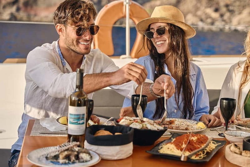 Santorini Oia: Caldera Day Cruise with Snacks & Drinks - Hotel pickup from seven parts of Santorini