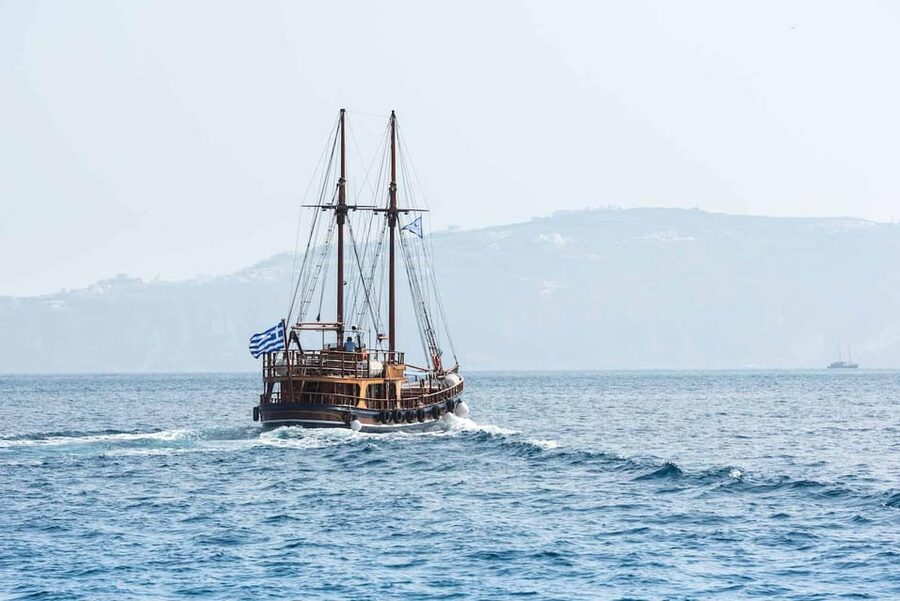 Santorini Port: 3 Hour Cruise to Volcano and Hot Springs - What this Santorini caldera cruise really offers