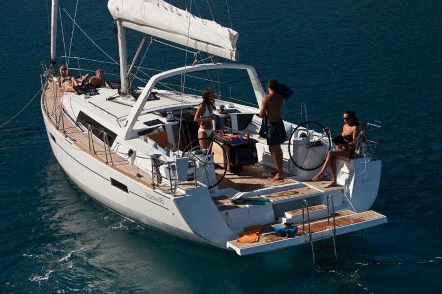 Santorini: Private Caldera Sailing Trip with Open Bar & Meal - Seeing Santorini from the water