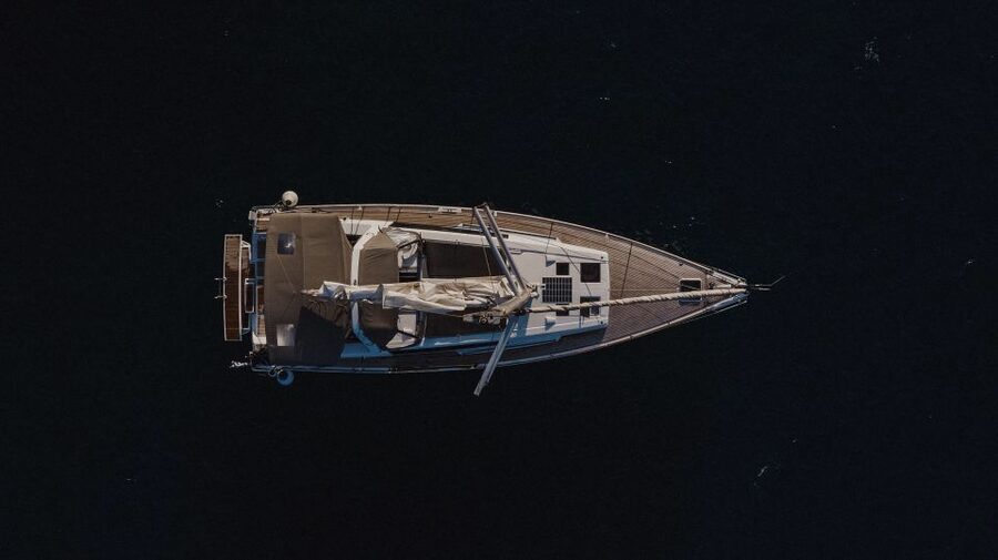 Santorini: Private Caldera Sailing Trip with Open Bar & Meal - Pickup, timing, and the five-hour rhythm