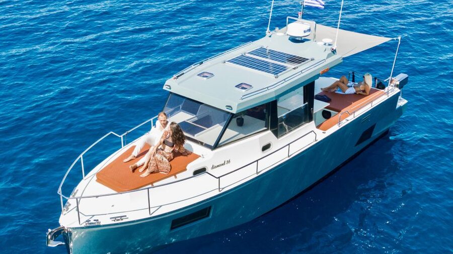 Santorini: Private Diamond 36 Motor Yacht Caldera Cruise - Key points to know before you book
