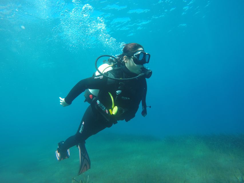 Santorini: Scuba Diving Experience in Caldera for Beginners - Getting comfortable before the main session