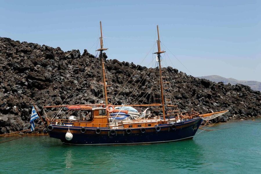 Santorini: Thirassia Islands and Volcano Guided Cruise - Key points at a glance