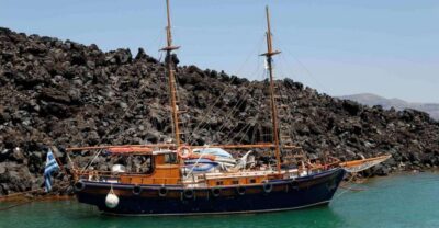 Santorini: Thirassia Islands and Volcano Guided Cruise