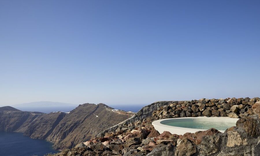 Santorini: Volcanic Hot-Tub Experience with Caldera Views - A private soak above Santorini’s volcanic rim