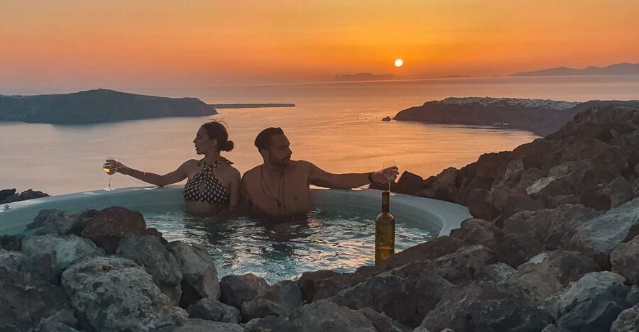 Santorini: Volcanic Hot-Tub Experience with Caldera Views - Getting there and planning your visit