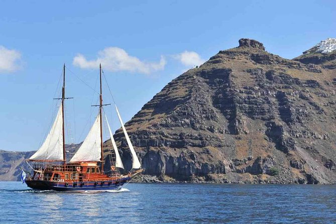 Santorini Volcanic Islands Cruise: Volcano, Hot Springs and Thirassia - Thirassia and Manolas: lunch with a climb attached