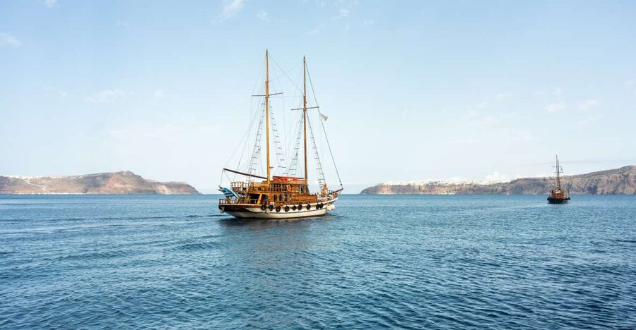 Santorini: Volcanic Islands Cruise with Hot Springs Visit - Walking across Nea Kameni’s active volcano