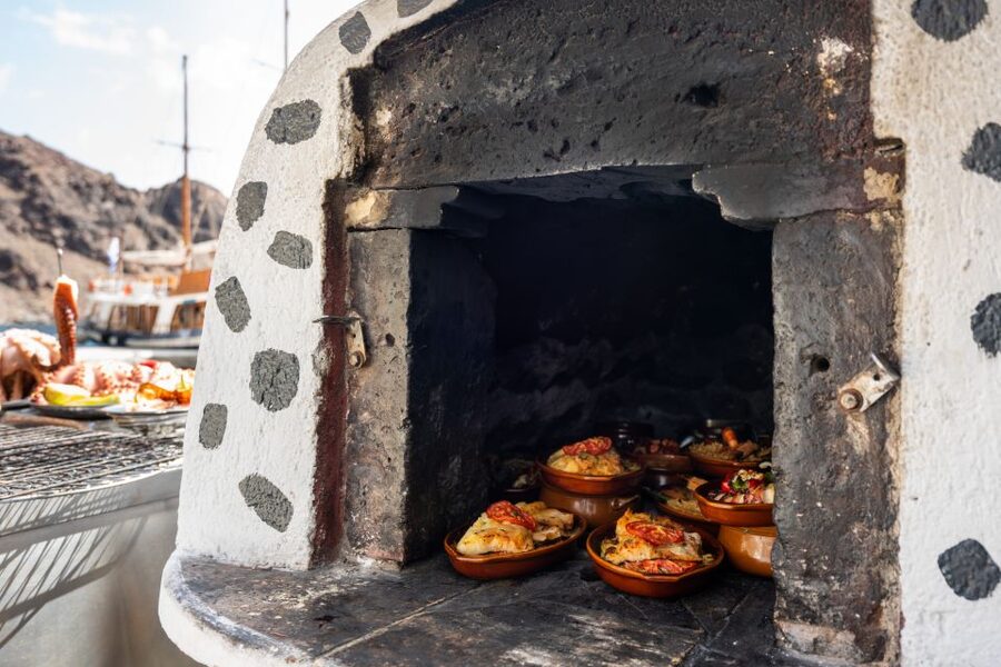 Santorini: Volcanic Islands Cruise with Hot Springs Visit - Getting to the boat at Athinios Port