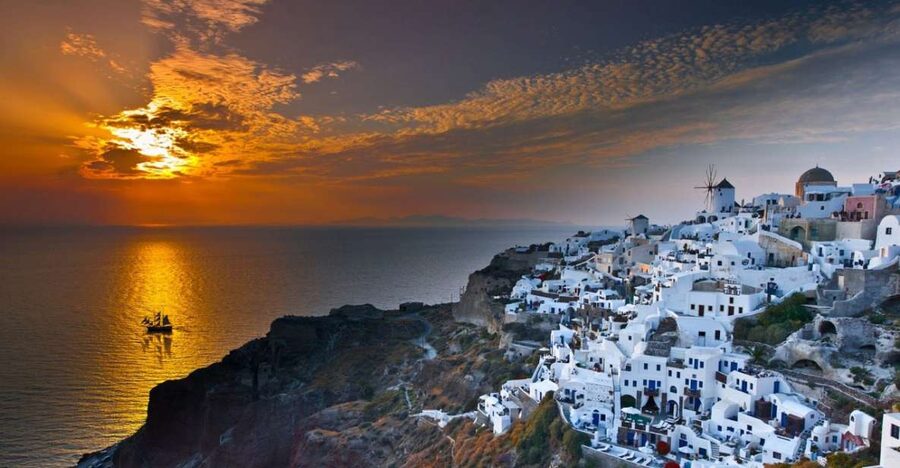 Santorini: Volcanic Sunset Cruise with Dinner - Swimming in Santorini’s sulfur hot springs