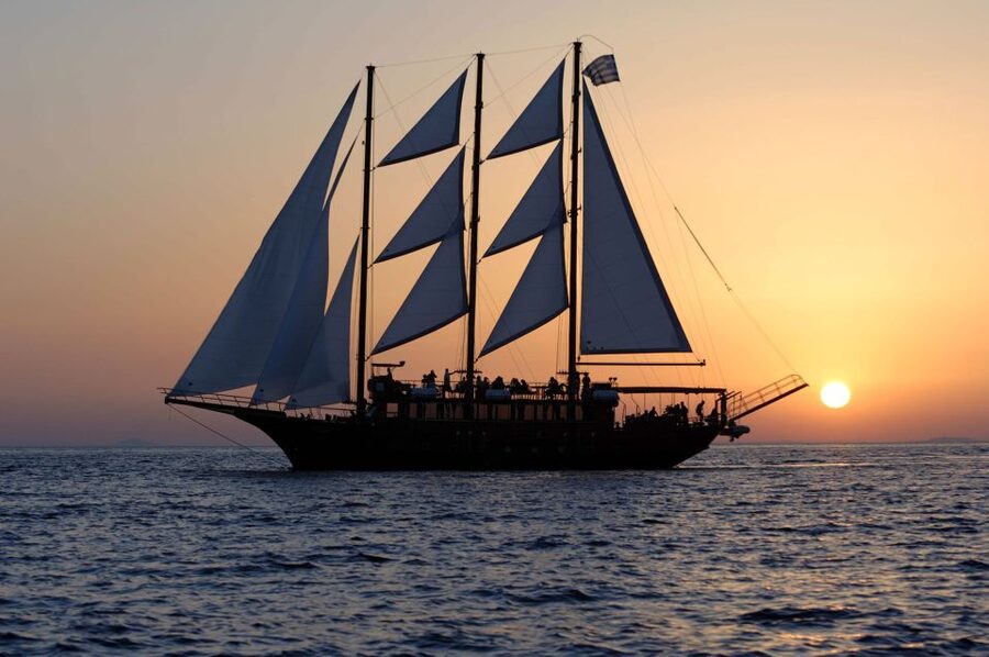 Santorini: Volcanic Sunset Cruise with Dinner - Who will enjoy this Santorini cruise most