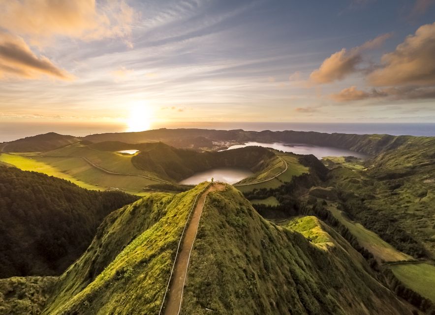 São Miguel: Full-Day Tour to Sete Cidades and Lagoa do Fogo - Pico do Carvão and São Miguel’s two coasts