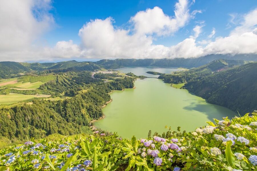 São Miguel: Full-Day Tour to Sete Cidades and Lagoa do Fogo - Vista do Rei and the twin lakes of Sete Cidades