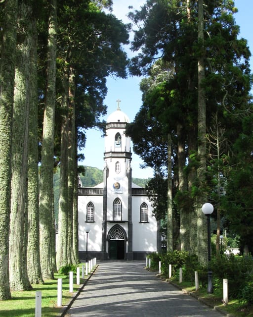 São Miguel Guided Tour to Volcano and Crater of Sete Cidades - Lake of Canário at 800 meters
