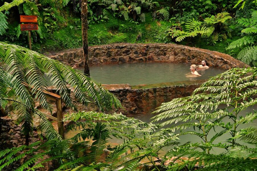 Sao Miguel: Jeep Tour to Sete Cidades & Lagoa do Fogo - Lunch adds a local pause