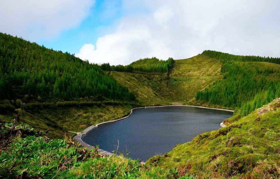 São Miguel: Sete Cidades and Crater Lakes Hike - Walking from rocky ground to crater lakes