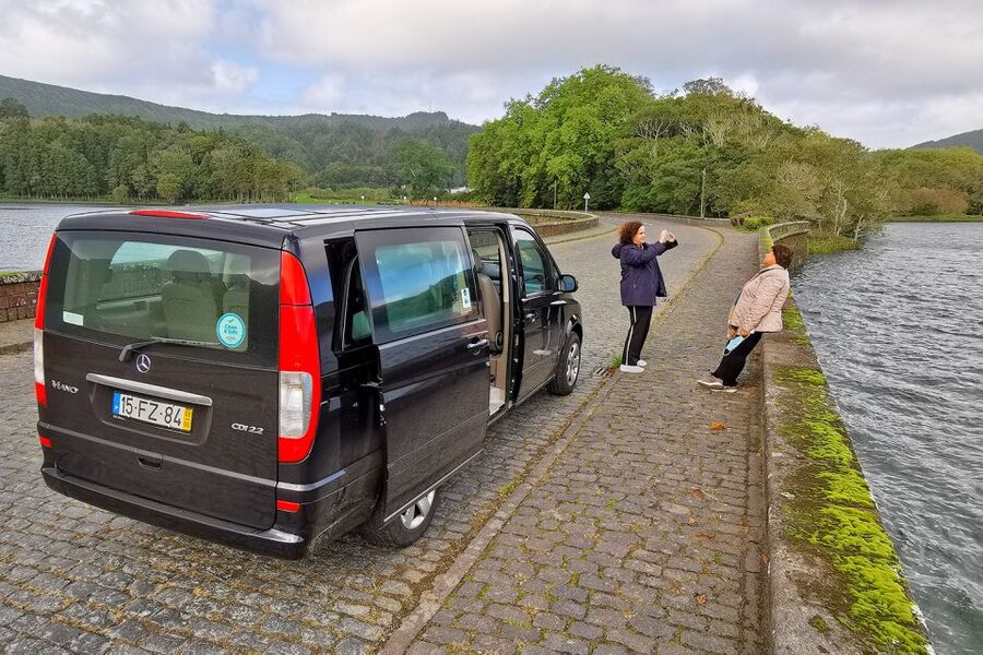São Miguel West: Sete Cidades and Fogo Tour with Lunch - Lagoa do Fogo from Pico da Barrosa