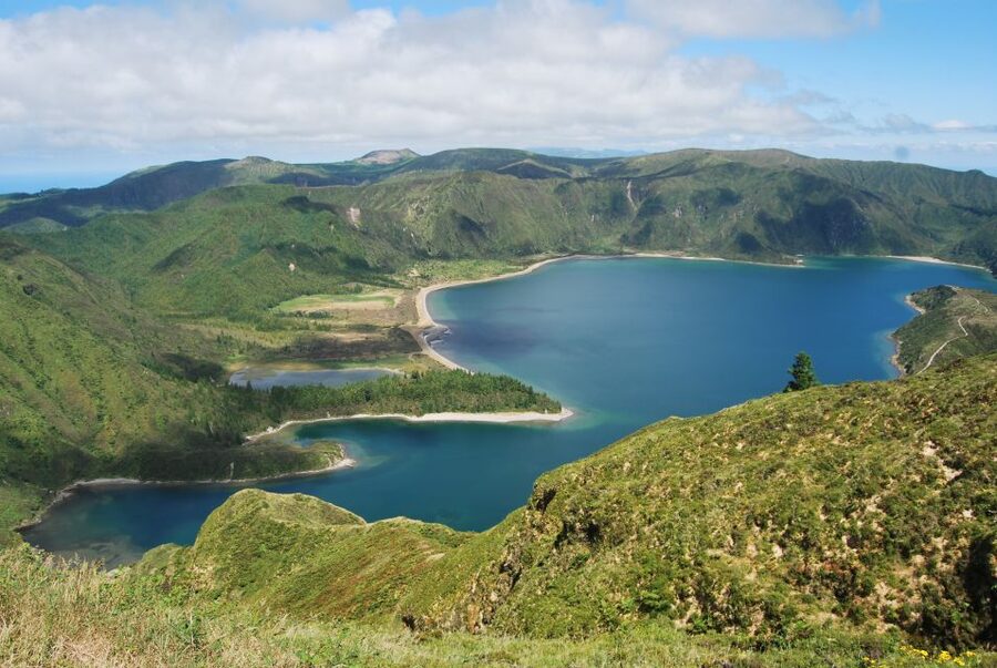 São Miguel: Whales & Volcano Full-Day Tour with Lunch - Who should choose this full-day outing?
