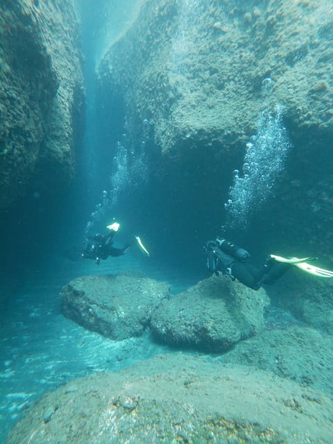 Scuba Diving in the Volcanic Caldera/shorelines of Santorini - Practical booking advice