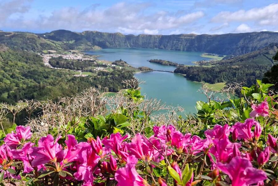 Sete Cidades: 4 Hours Shore Excursion Volcano Crater Tour - Meeting your guide at Ponta Delgada