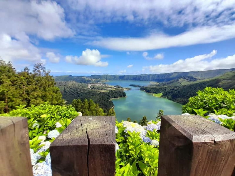 Sete Cidades: Day Tour - Blue & Green Lake and Fire Volcano - Mosteiros and the volcanic coast