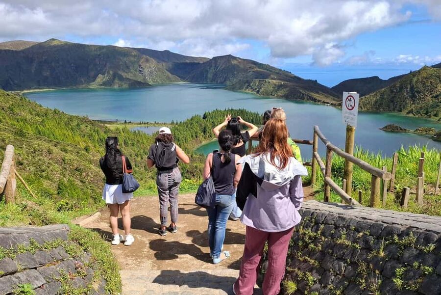 Sete Cidades & Lagoa do Fogo: Crater Lakes Adventure Tour - Why this São Miguel tour works well