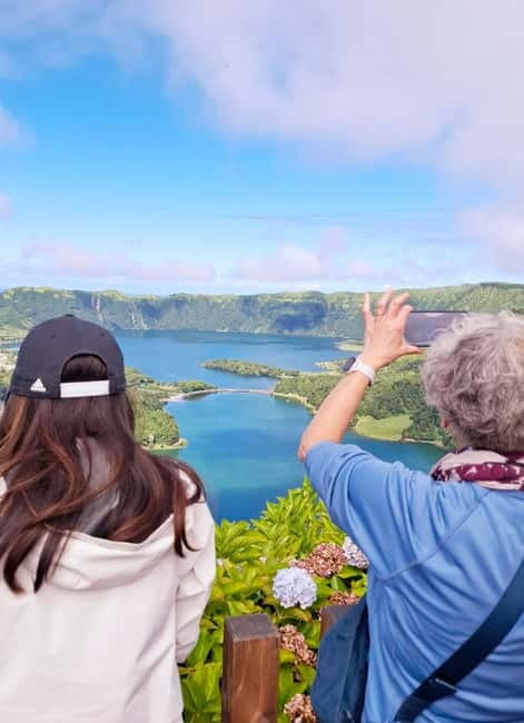 Sete Cidades & Lagoa do Fogo: Crater Lakes Adventure Tour - Ribeira Grande gives the day a human scale