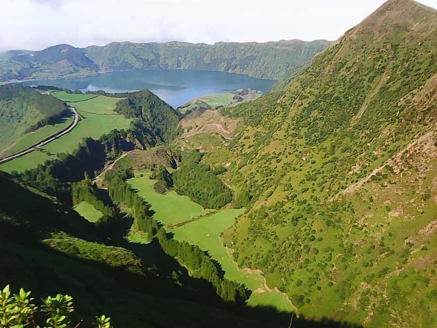 Seven Citys Tour: Sete Cidades Crater Lake Shore Excursion - Lago do Canário, a quiet crater lake